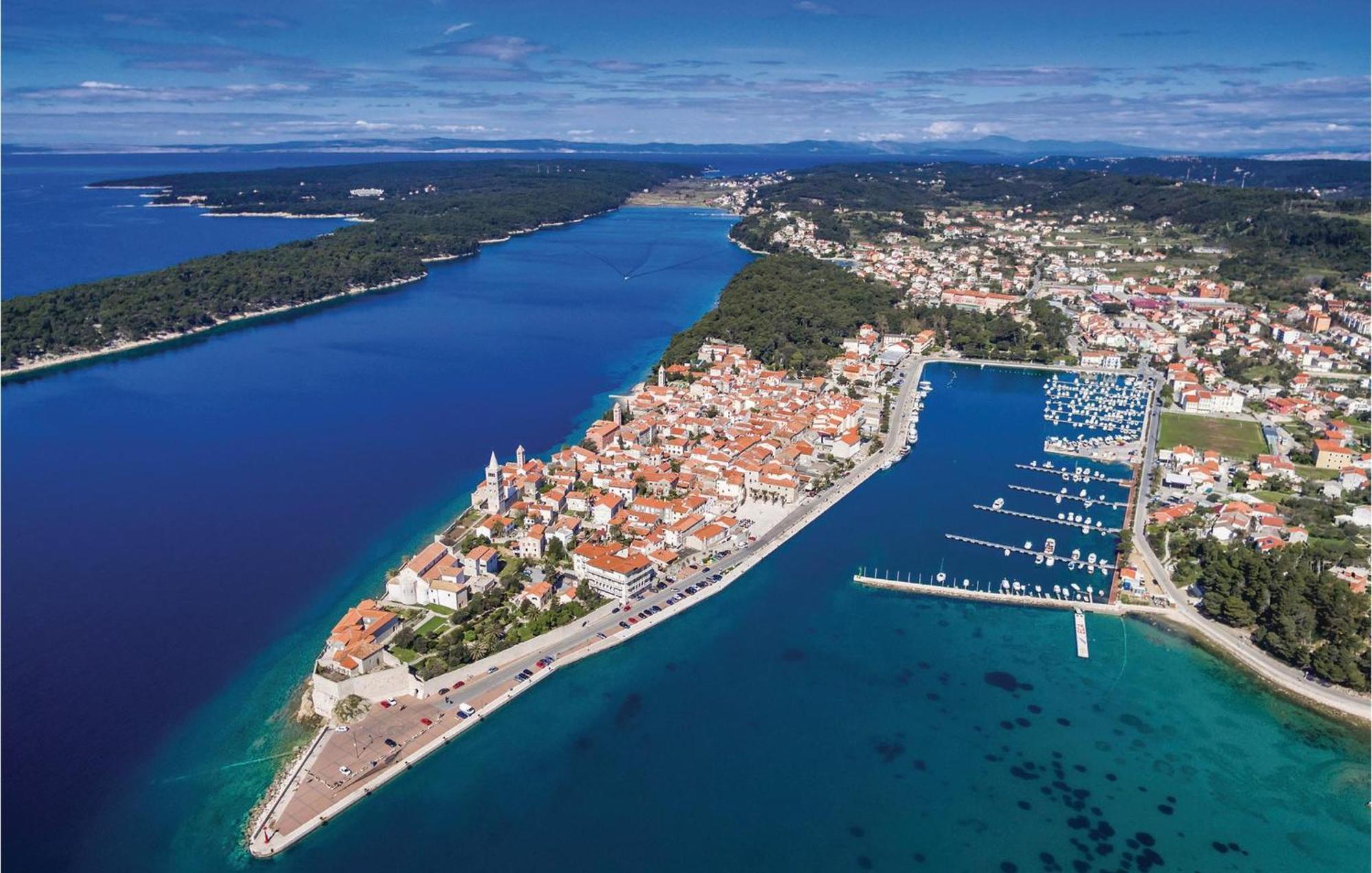 1 Bedroom Awesome Apartment In Supetarska Draga Esterno foto