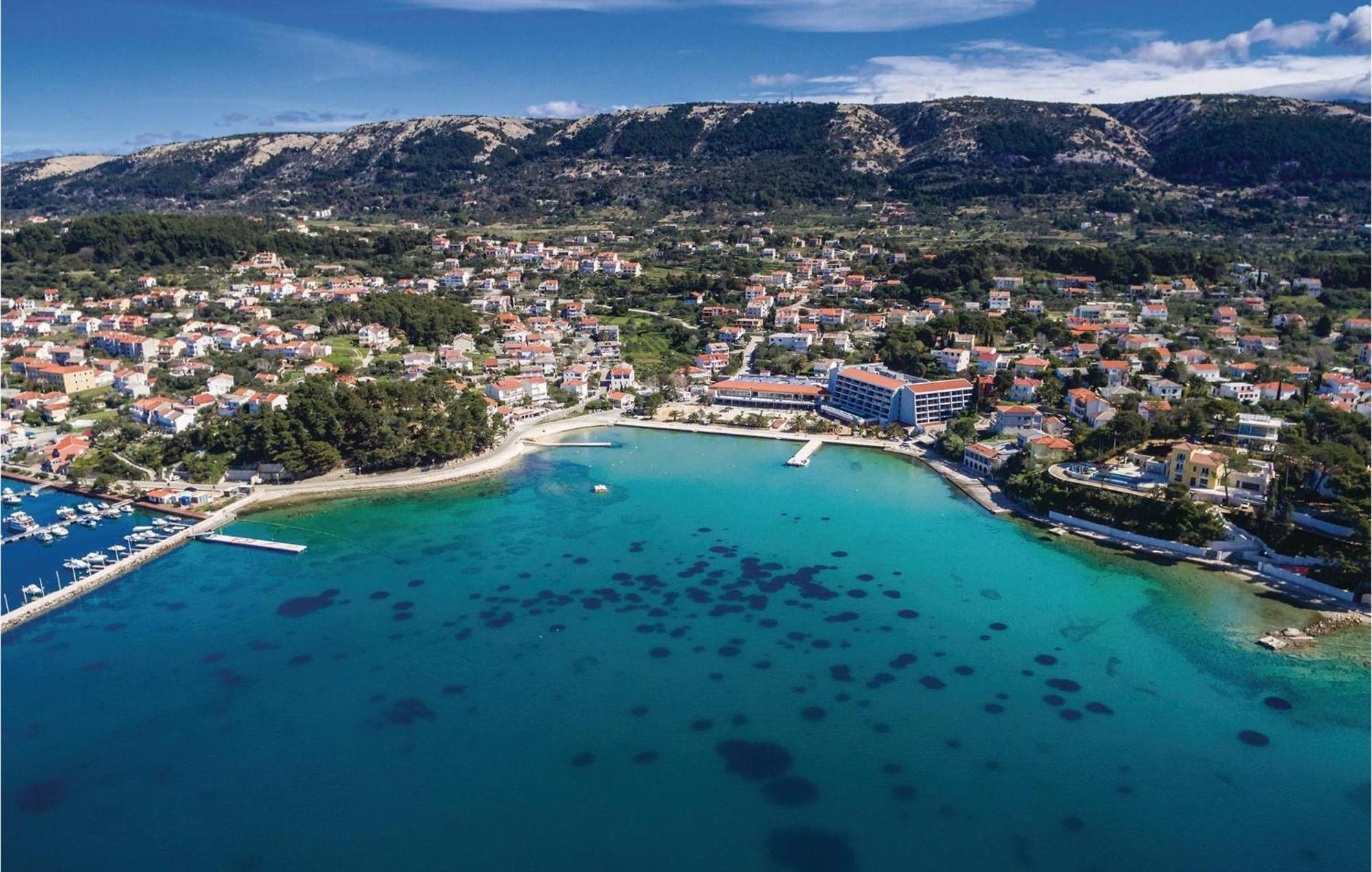 1 Bedroom Awesome Apartment In Supetarska Draga Esterno foto