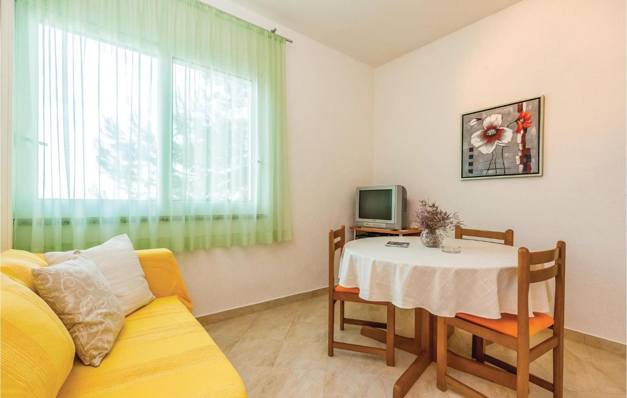 1 Bedroom Awesome Apartment In Supetarska Draga Esterno foto